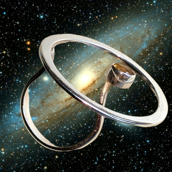 Silver Round Ring 💍 with citrine gemstone, adjustable size - Picture 1 of 2